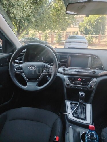 Hyundai Elantra-3