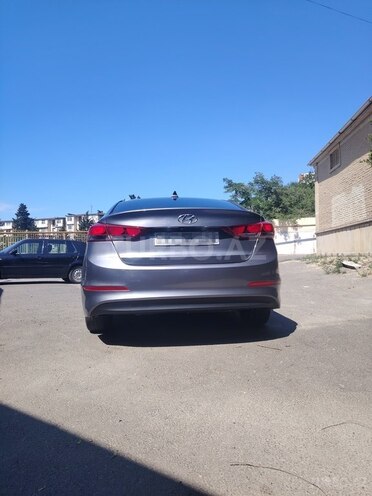 Hyundai Elantra-2