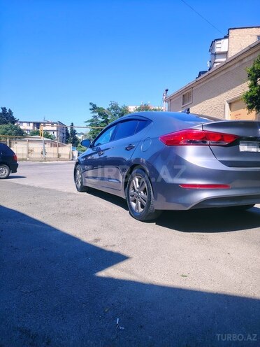 Hyundai Elantra-8