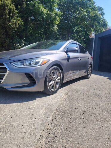 Hyundai Elantra-10