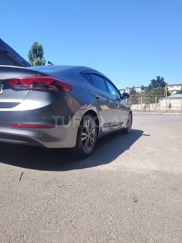 Hyundai Elantra-6