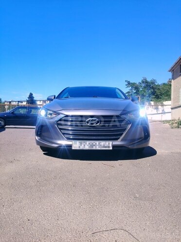 Hyundai Elantra-1