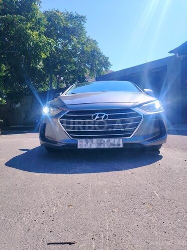 Hyundai Elantra-4