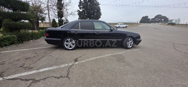 Mercedes E 270-5