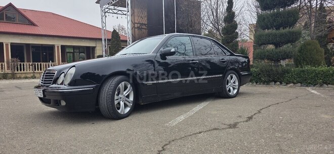 Mercedes E 270-10