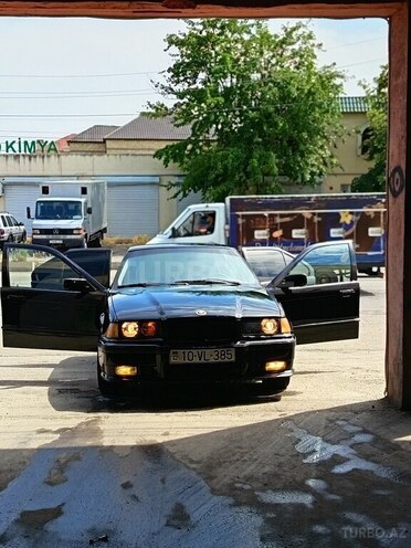 BMW 320-2