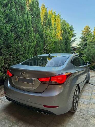 Hyundai Elantra-2