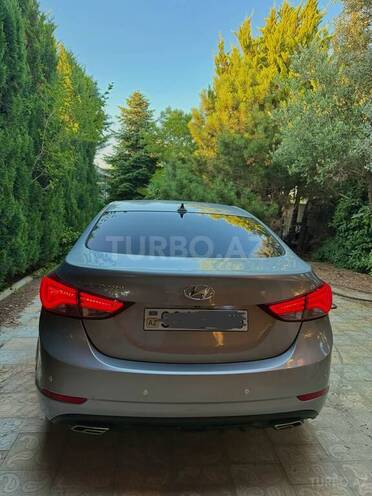 Hyundai Elantra-5