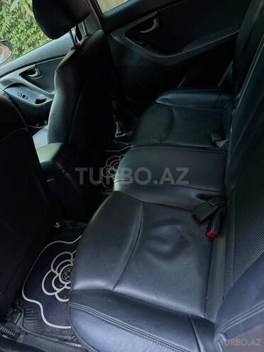Hyundai Elantra-6