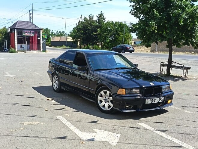 BMW 320-1