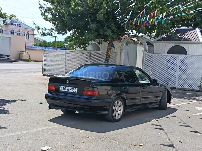 BMW 320-7
