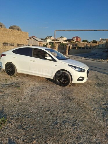 Hyundai Accent-2