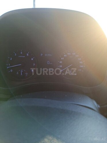 Hyundai Accent-7