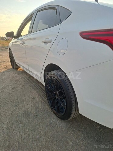 Hyundai Accent-3
