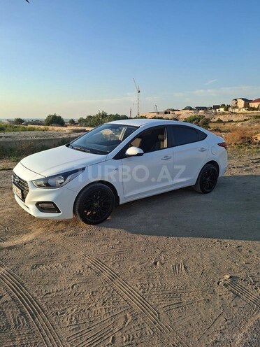 Hyundai Accent-4