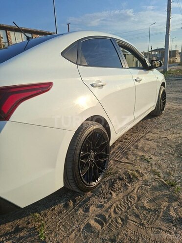 Hyundai Accent-6