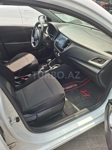 Hyundai Accent-8