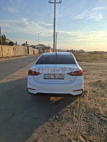 Hyundai Accent-5