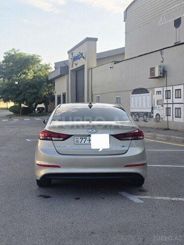 Hyundai Elantra-2