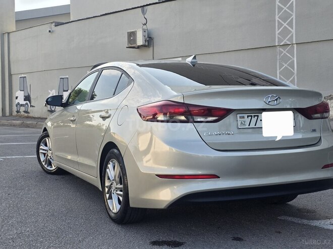 Hyundai Elantra-9