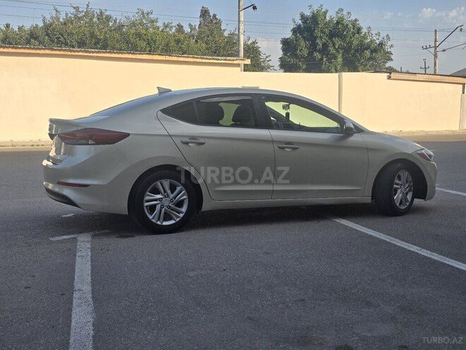 Hyundai Elantra-8