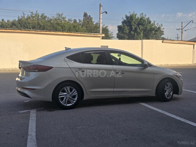 Hyundai Elantra-7