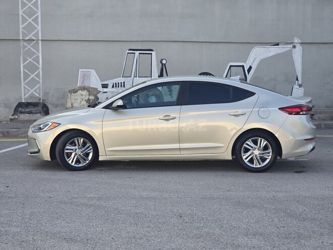 Hyundai Elantra-12
