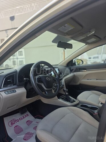 Hyundai Elantra-13