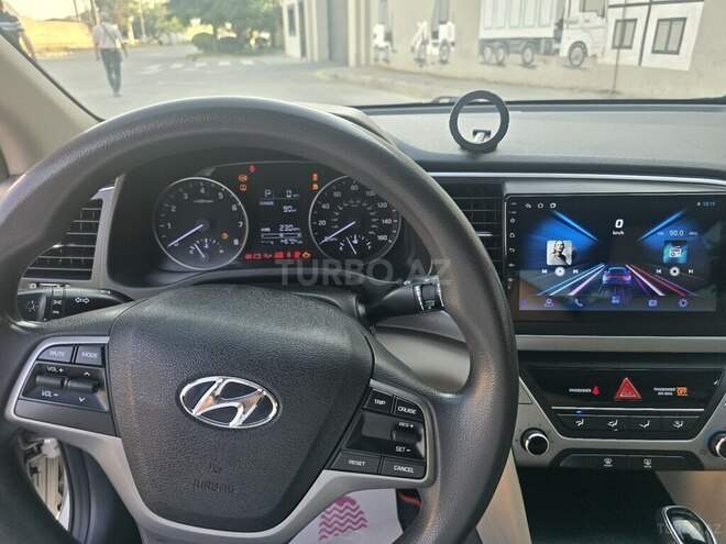 Hyundai Elantra-17