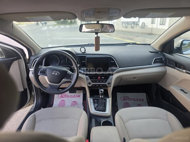 Hyundai Elantra-18