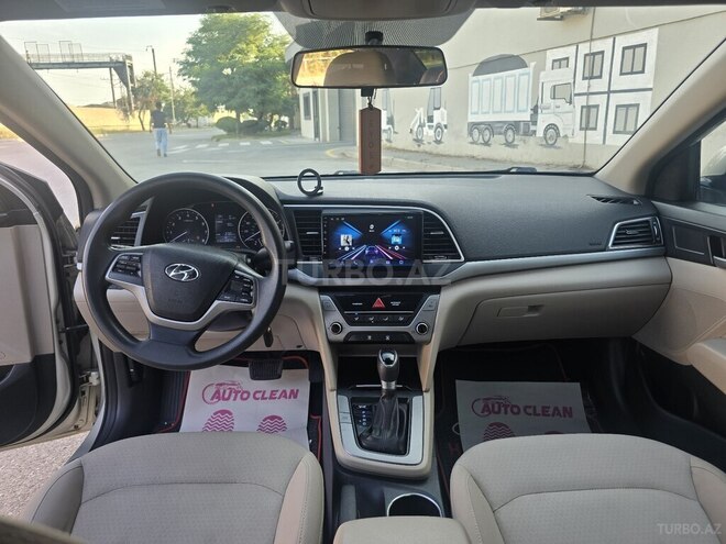 Hyundai Elantra-3