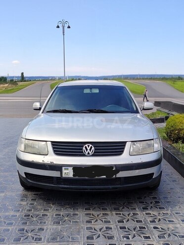 Volkswagen Passat-1