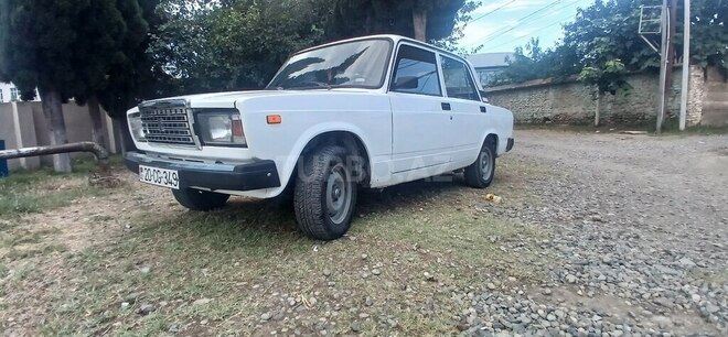 LADA (VAZ) 2107-2