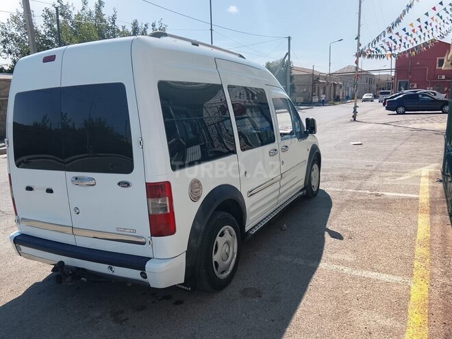 Ford Tourneo Connect-8