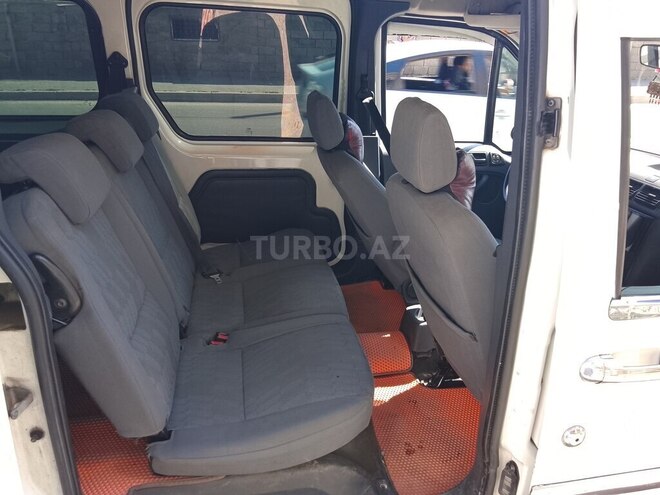 Ford Tourneo Connect-11