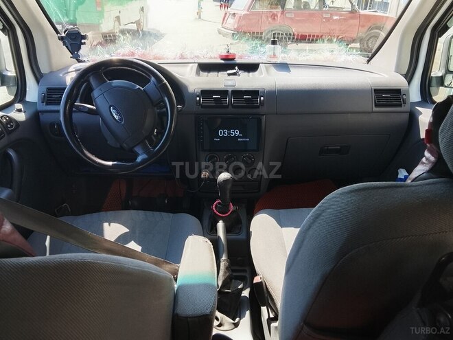 Ford Tourneo Connect-12