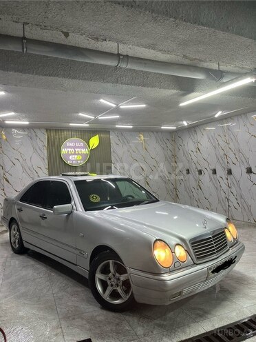 Mercedes E 230-1