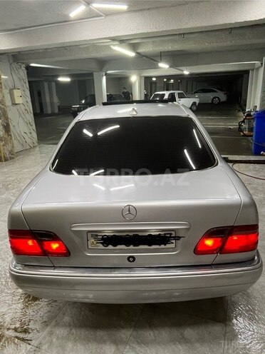 Mercedes E 230-3