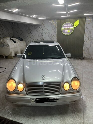 Mercedes E 230-2