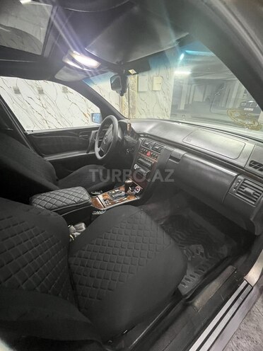 Mercedes E 230-8