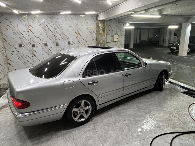 Mercedes E 230-4