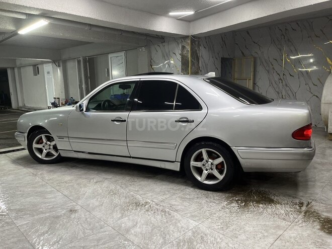 Mercedes E 230-5