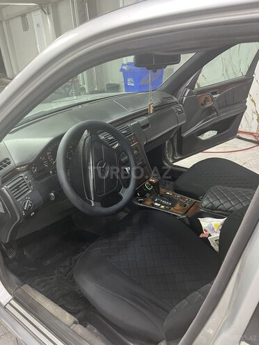 Mercedes E 230-13