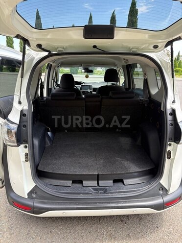 Toyota Sienta-5