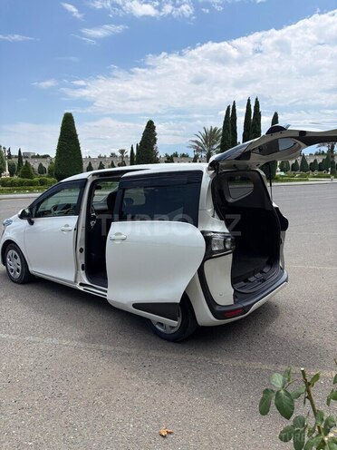 Toyota Sienta-4