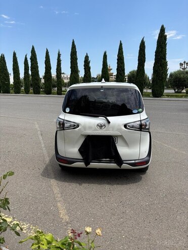 Toyota Sienta-10