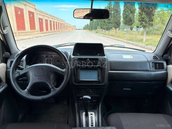 Mitsubishi Pajero io-6