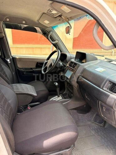 Mitsubishi Pajero io-7