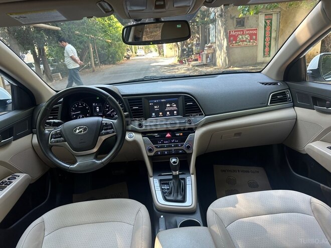 Hyundai Elantra-3