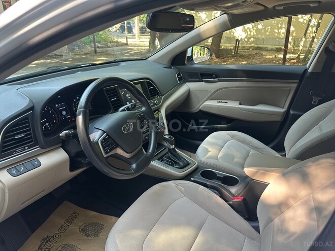 Hyundai Elantra-2